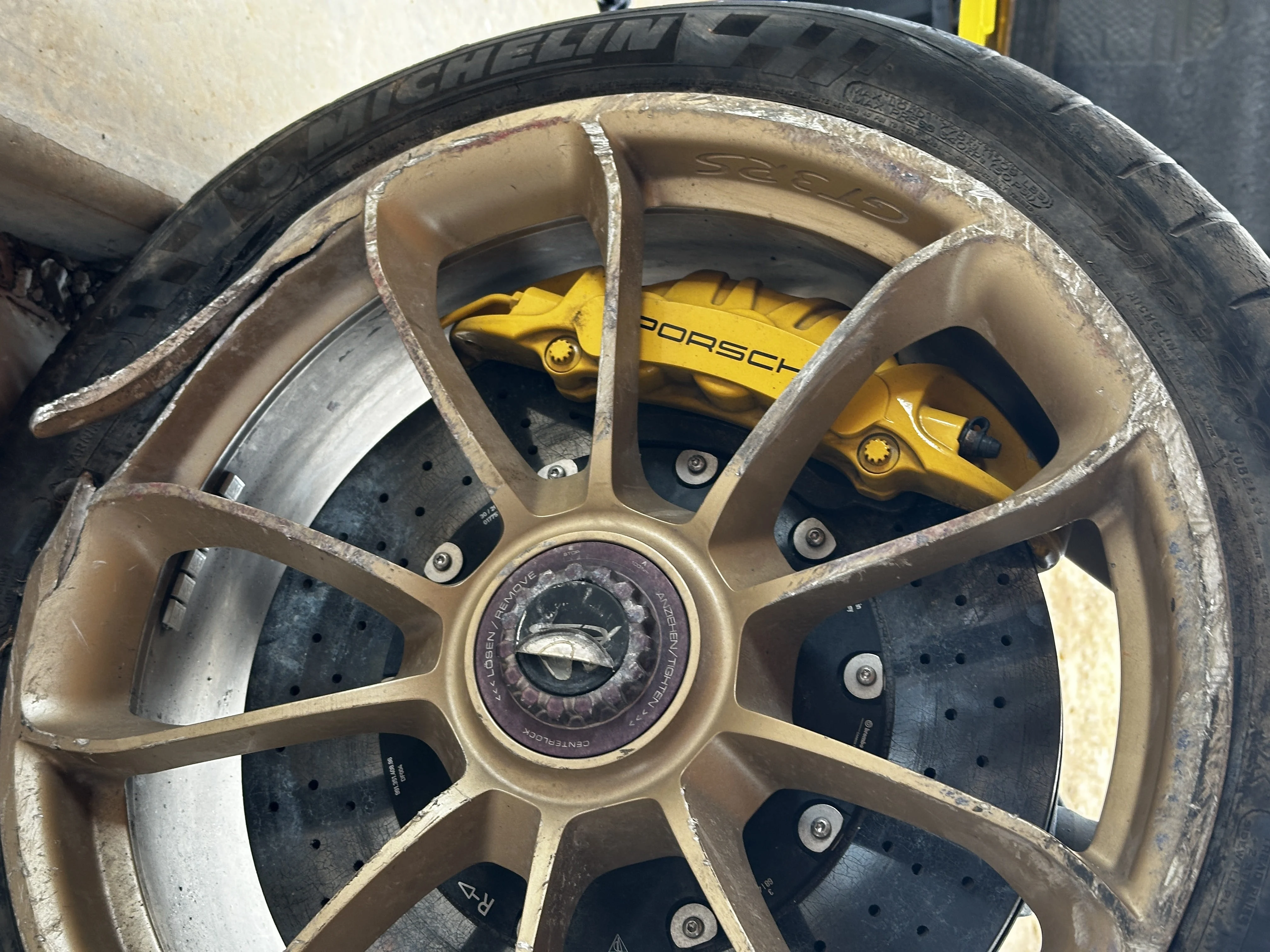 Destroyed 991.2 GT3 RS wheel on Michelin Sport Cup 2